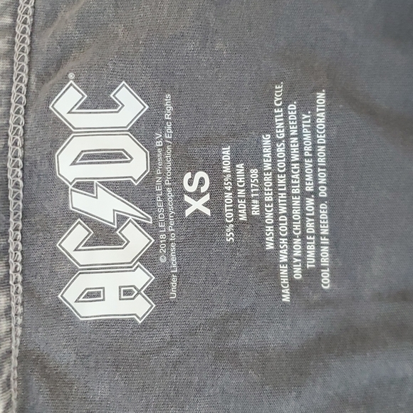 AC⚡DC fringe distressed top - Picture 5 of 5